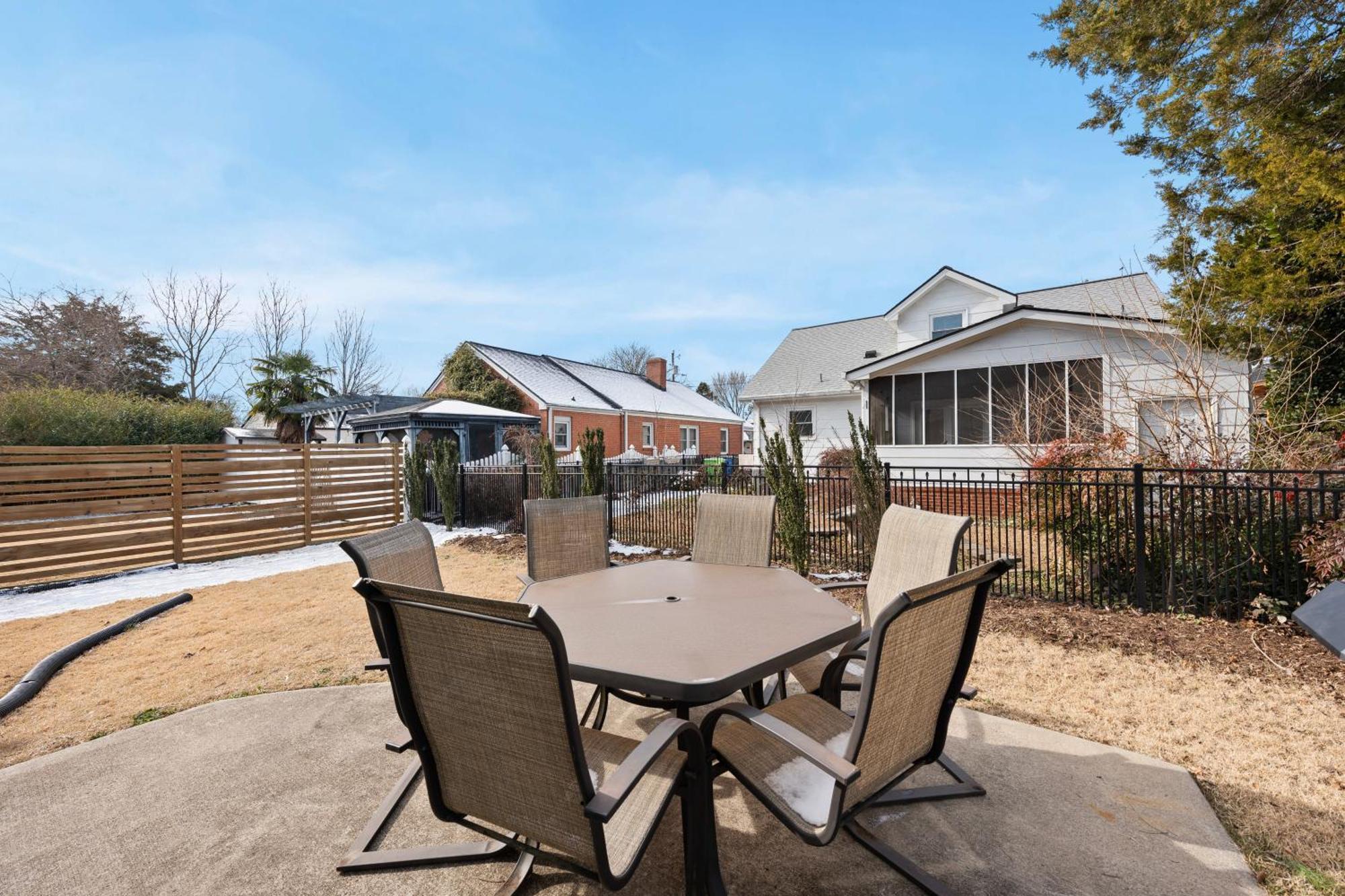 Charming Dt 3-Bed Bungalow With Fenced-In Yard Raleigh Extérieur photo