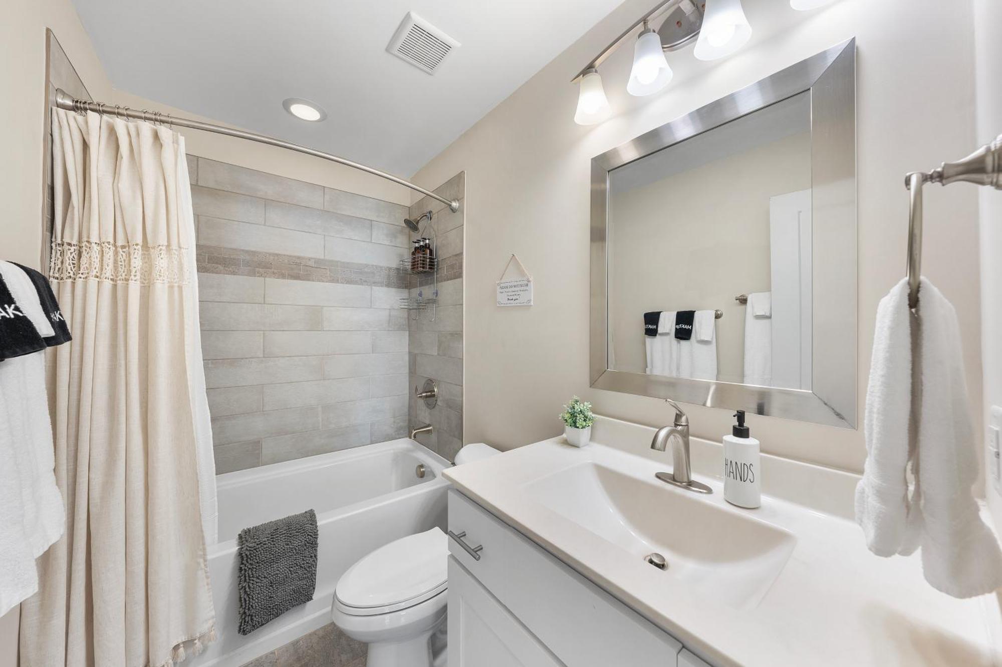 Charming Dt 3-Bed Bungalow With Fenced-In Yard Raleigh Extérieur photo