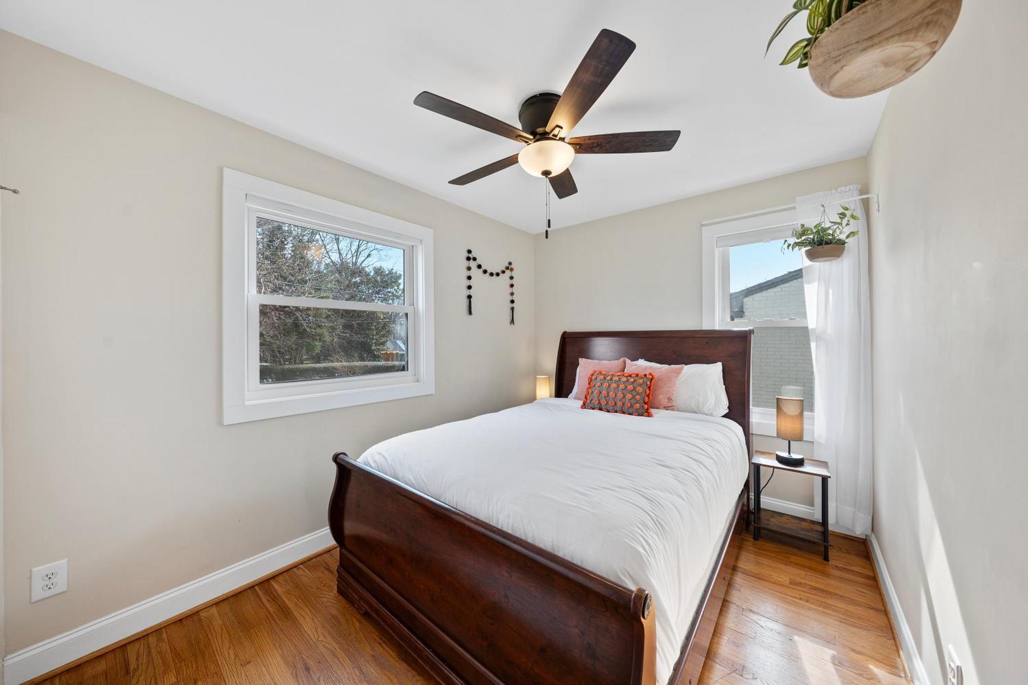 Charming Dt 3-Bed Bungalow With Fenced-In Yard Raleigh Extérieur photo