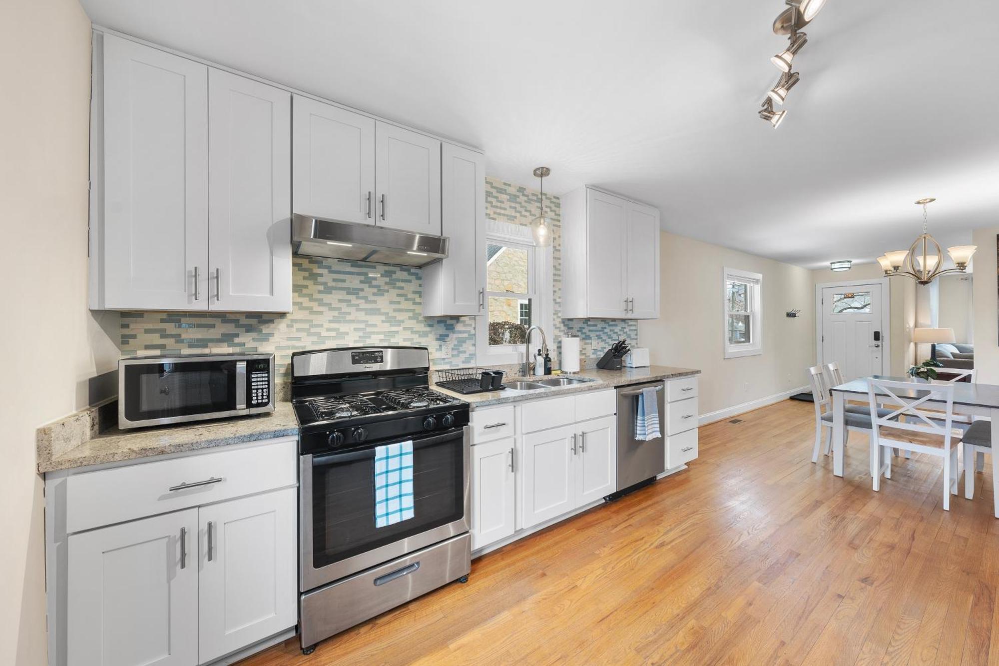 Charming Dt 3-Bed Bungalow With Fenced-In Yard Raleigh Extérieur photo