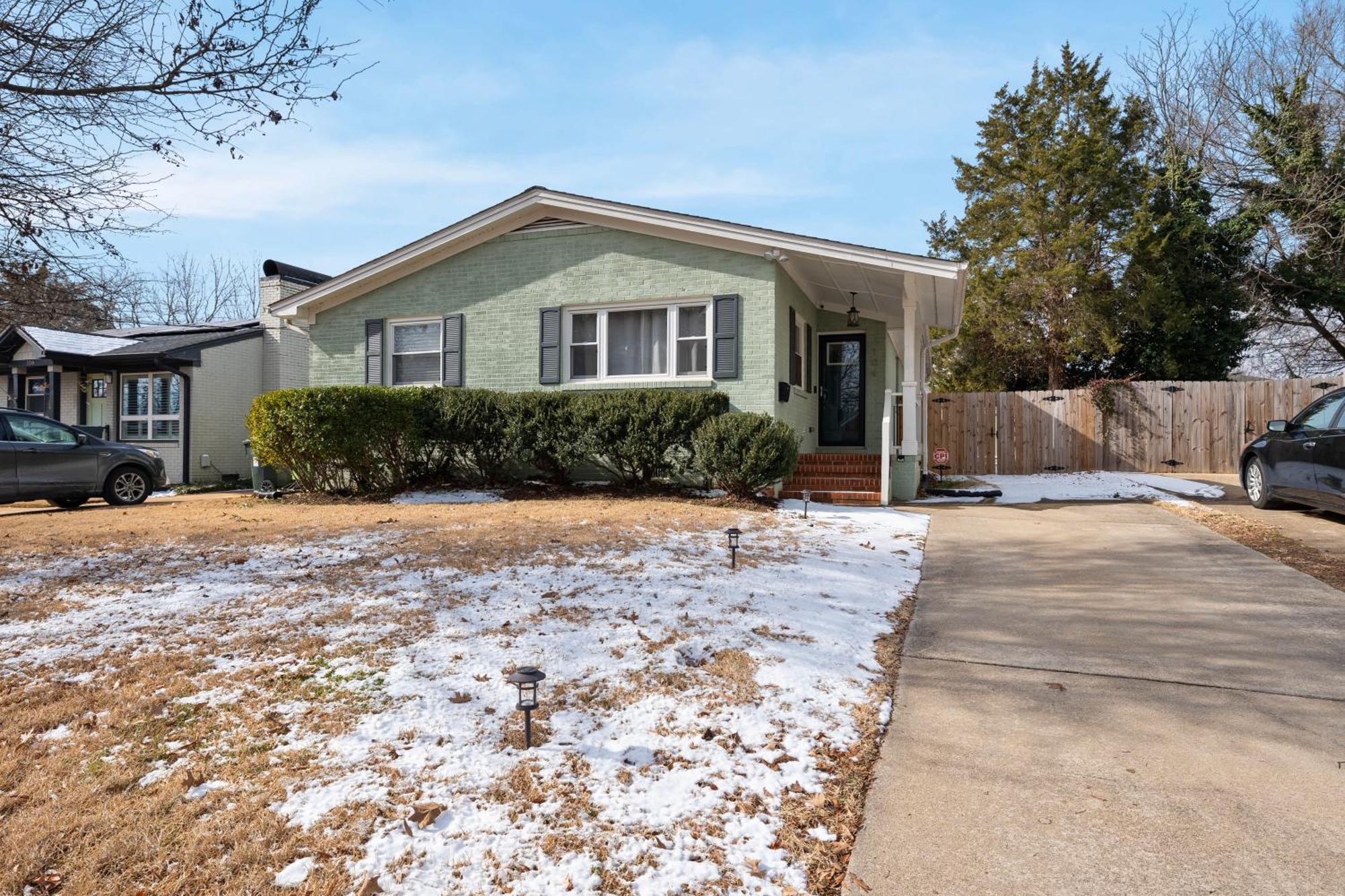 Charming Dt 3-Bed Bungalow With Fenced-In Yard Raleigh Extérieur photo